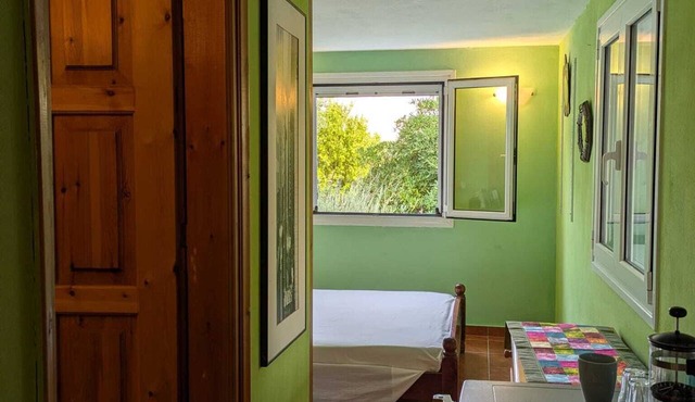 Perfect Gialova location. Double room 3 mins car/15 mins walk to the beach. in Gialova