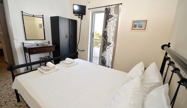 Pituonisos Rooms in Agistri