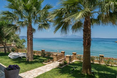Playa Del Zante, by TK Premium Stays in Amoudi