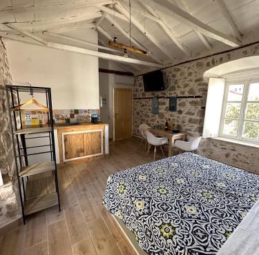 Polina's Apartments in Hydra