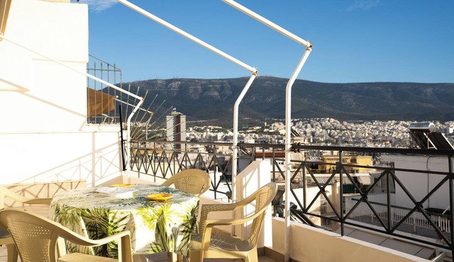 Premium Penthouse with Stunning Views and Free Gated Parking next to Metro in Μενεμένη