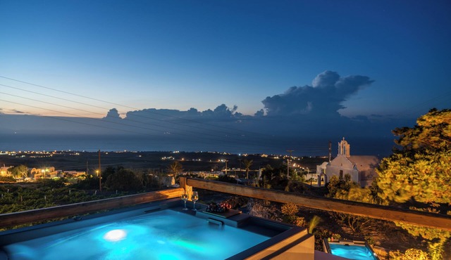 Prive by Noelia Suites | Sunset View |Hot Tub-2Pax in Finikia