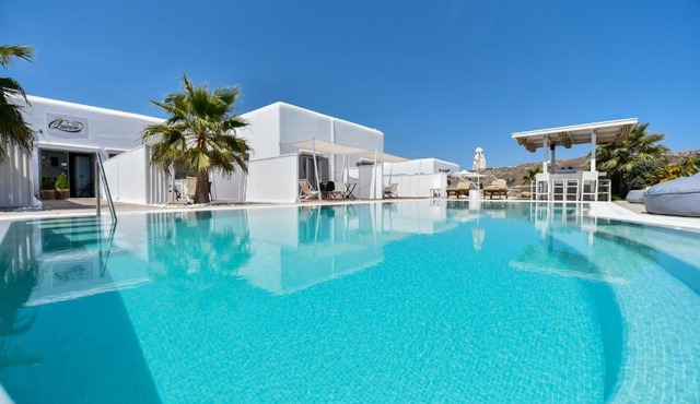 Queen Elegant Suites in Mikonos
