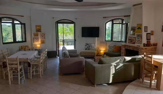 Quiet, Big House with Wonderful View, Just 1 km From The Beach in Kanali