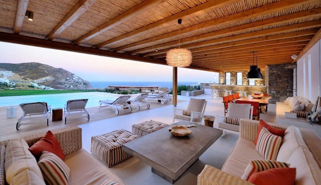 R 1412 Villa Moses With BBQ, Gym area & Outdoor heated jacuzzi. in Mikonos