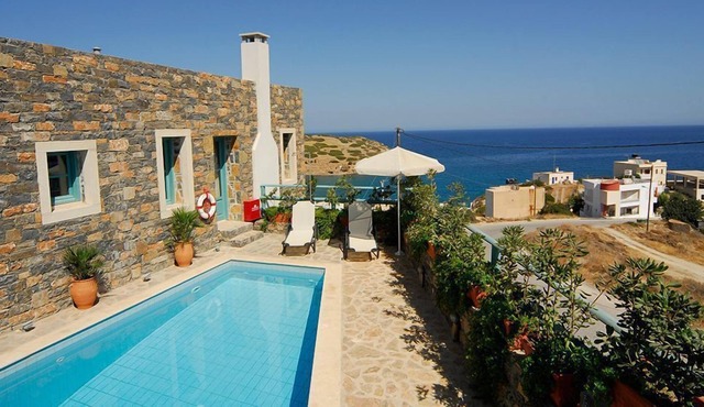 R 378 Villa with Private pool Bath with Jacuzzi Daily Maid Service in Mochlos