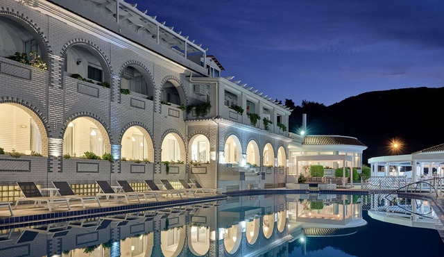 R 820 Superior Suite with Outdoor Private Jacuzzi Maid Service Breakfast Included in Kalamaki