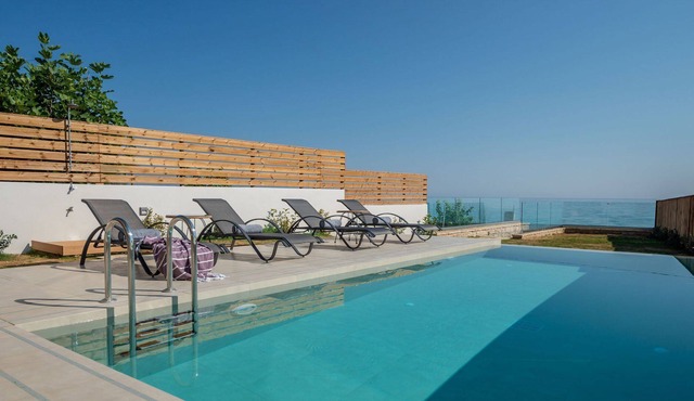 R 896 Villa with Private Pool and Sea view BBQ Area in Ammoudi