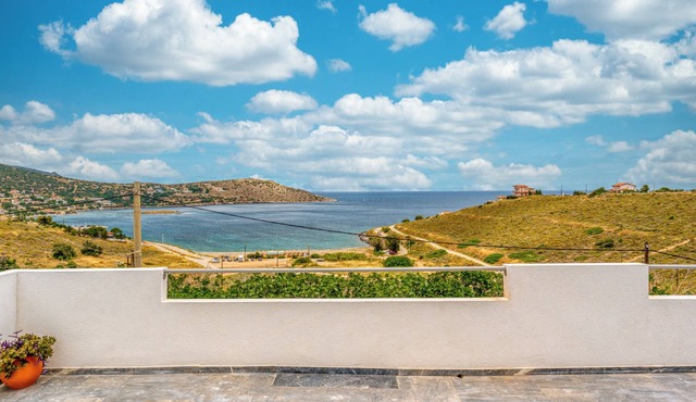 R&M Ocean View Charming 3-bedroom house in peaceful Daskalio in Daskalio