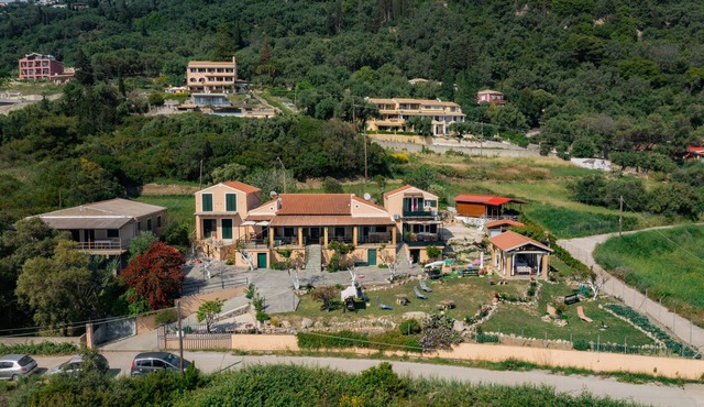 Rainbow An Apartment, Pelekas Beach, 40 meters from the sea in Κέρκυρα