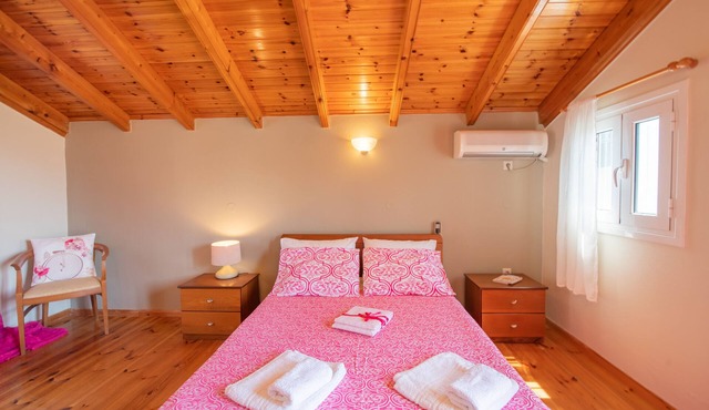 Rainbow Duplex House, Pelekas Beach, 40 meters from the sea in Κέρκυρα