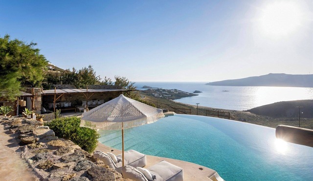 Remvy - Five Bedroom Villa, Sleeps 10 in Thira
