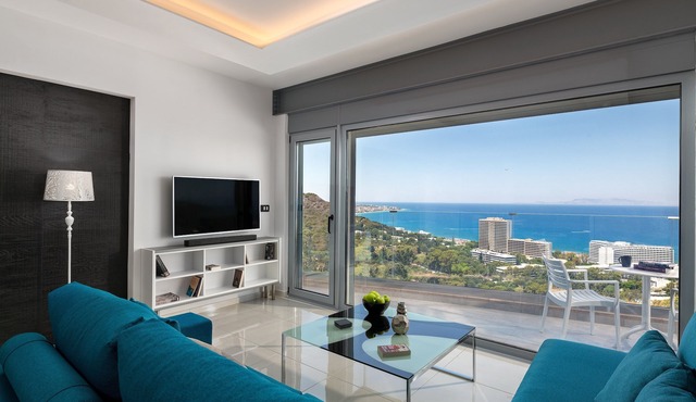 Rhodes Skyline Suite - 1 Bedroom with OutDoor jacuzzi and Sea View in Rhodes