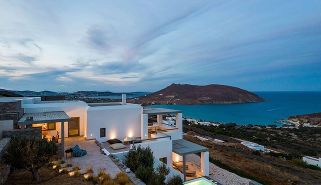 Rising Sun sea view Villa near the beach, Paros in Πάρος
