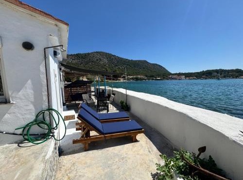 Riva Blue Silence -Seafront Retreat in Poseidónion