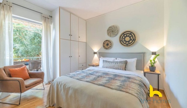 Riviera Haven - Serene Sunny Retreat Near Seaside! in Vouliagmeni