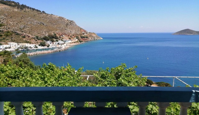 RODON AGIA KYRIAKI FAMILY APARTMENT with panoramic views - 5 min from the beach in Leros