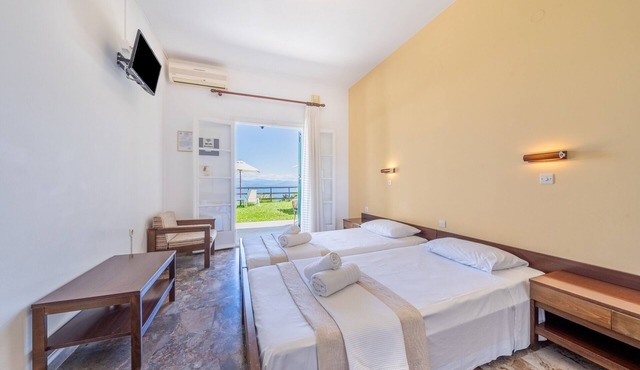 Room 'Garden View 1' with Private Terrace, Wi-Fi and Air Conditioning in Corfu