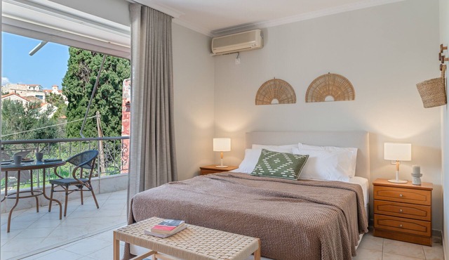 Room 'Standard 4' with Private Terrace, Wi-Fi and Air Conditioning in skoutari