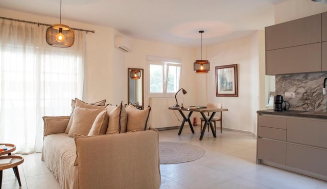 S64 East Side Apartment in Thessaloniki