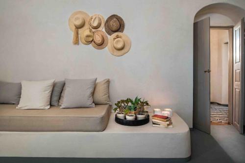 Sandandstone villa Santorini in Megalochori