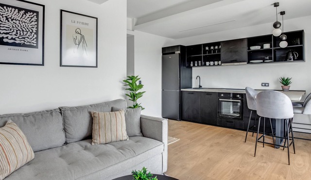Sanders Arch - Chic 1-Bdr. Apt. w/ Balcony in Thessaloniki