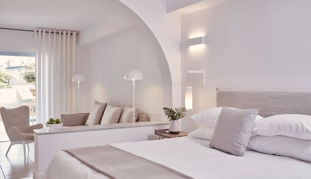 Santo Miramare Resort in Santorini