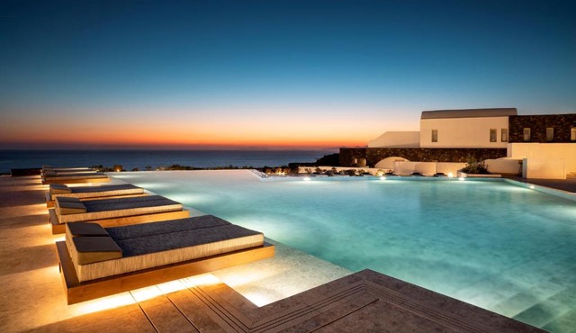 Santo Pure Oia Suites & Villas in Oia