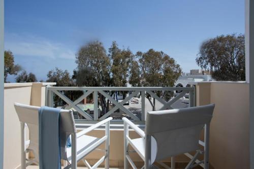 Santorini Med Homes - Sunday Apartment in Mesaria