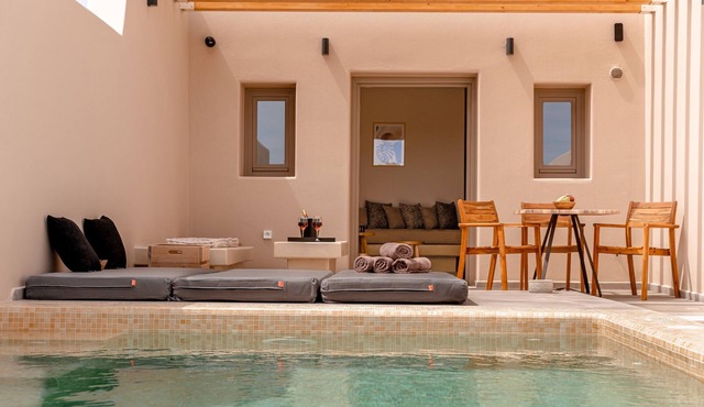 Santorini - Villa - Sleeps 5 - Pool - Parking in Mesaria