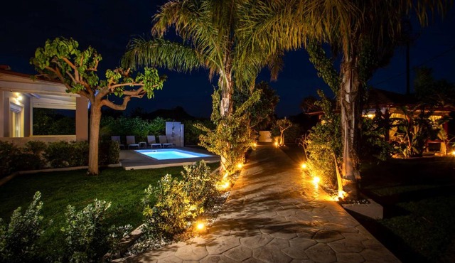 Sea Breeze & Nature villa, with heated pool and garden retreat in Kremasti