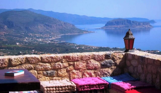 Sea View 3 Bedrooms for 6 people Monemvansia view Hot tub/Jacuzzi for 5 people in Peloponnese