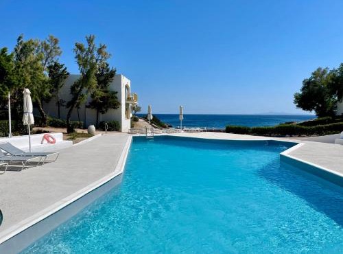 Sea View Seafront Maisonette Pool Access & Beach in Sounio