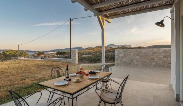 Sea View Villa in Adamas with Parking – Close to Beach & Island Highlights in Milos