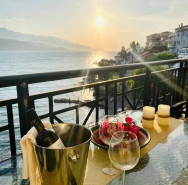Seafront Central Luxury Apartment in Samos