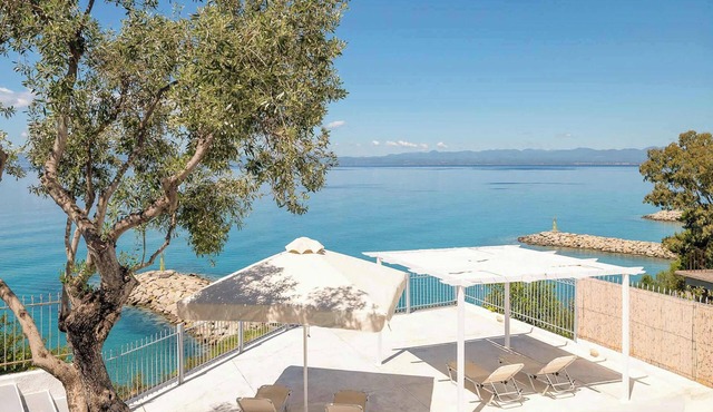 Seafront Pouletis Family Aeraki Nest with pool in Avia