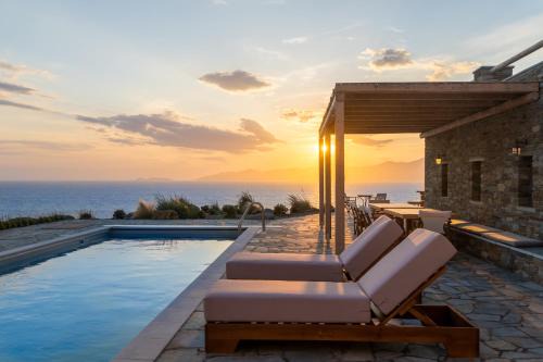 Seahorse Upper Floor Villa with Private Pool - Andros in Makrotándalon