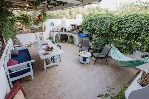 "Seashell " Maisonette with Private Yard in Tsoutsouros