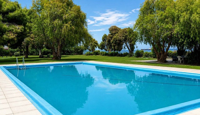Seaside Almyra Stay with pool, Agioi Theodoroi in Aghioi Theodoroi