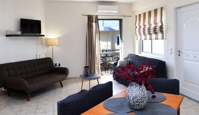 Seaside Apartment in Míloi