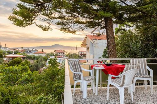 Seaside Family Haven - Avia's Spacious Getaway in Avia
