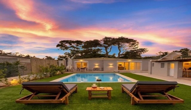 Serenity Privé Pool & Garden with BBQ Villa in Agia Marina