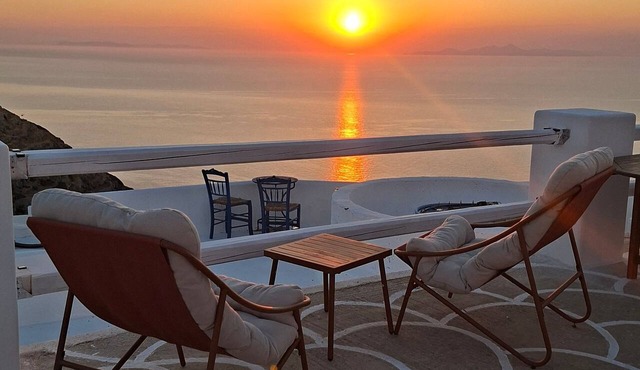 Sifnos Apartment – Pet-Friendly with Sea View and Hot Tub in Cyclades