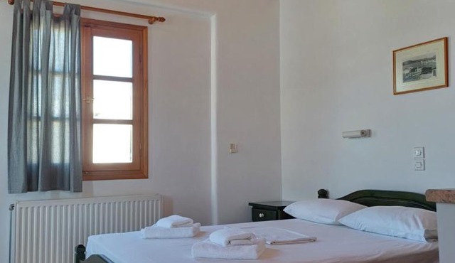 Siroco's Rooms And Studios in Parikia