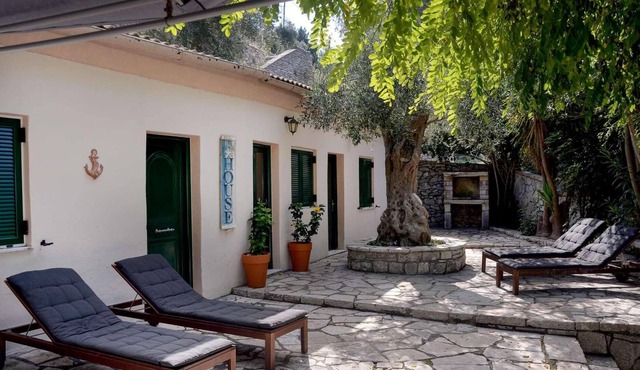 Situated just a few steps behind Levrecchio Beach in Loggos