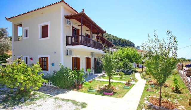 Sklavos Studios skopelos in Neo Klima