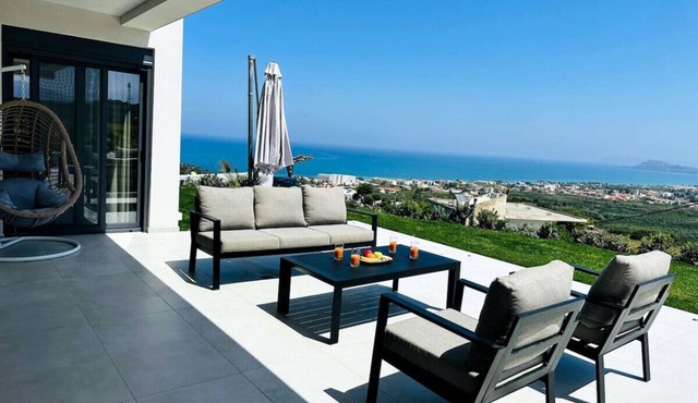 Skyline Serenity Villa 10PL 4BD 3BA .3min to beach in Kolymbari