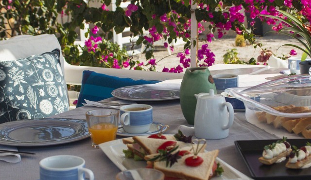 Slow-living in a spacious, lovely Villa & in walking distance from the beach in Akrotiri