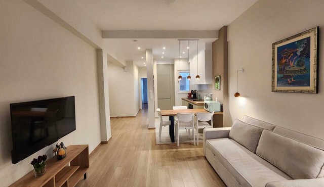 Smile in the the Center of Athens &Breakfast optional in Athina