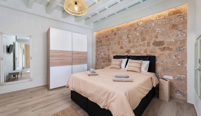 Spacious 4 Bedroom Villa SoZoe, in the Old Town of Rhodes with plunge pool in Rodos